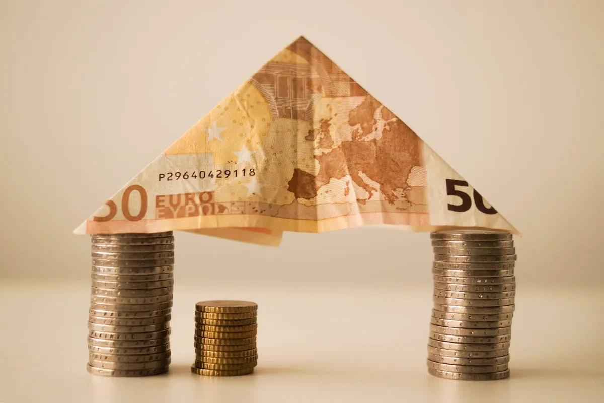 Cum poți să obții bani repede și ușor? Ce trebuie să știi despre creditul rapid cu garanție imobiliară