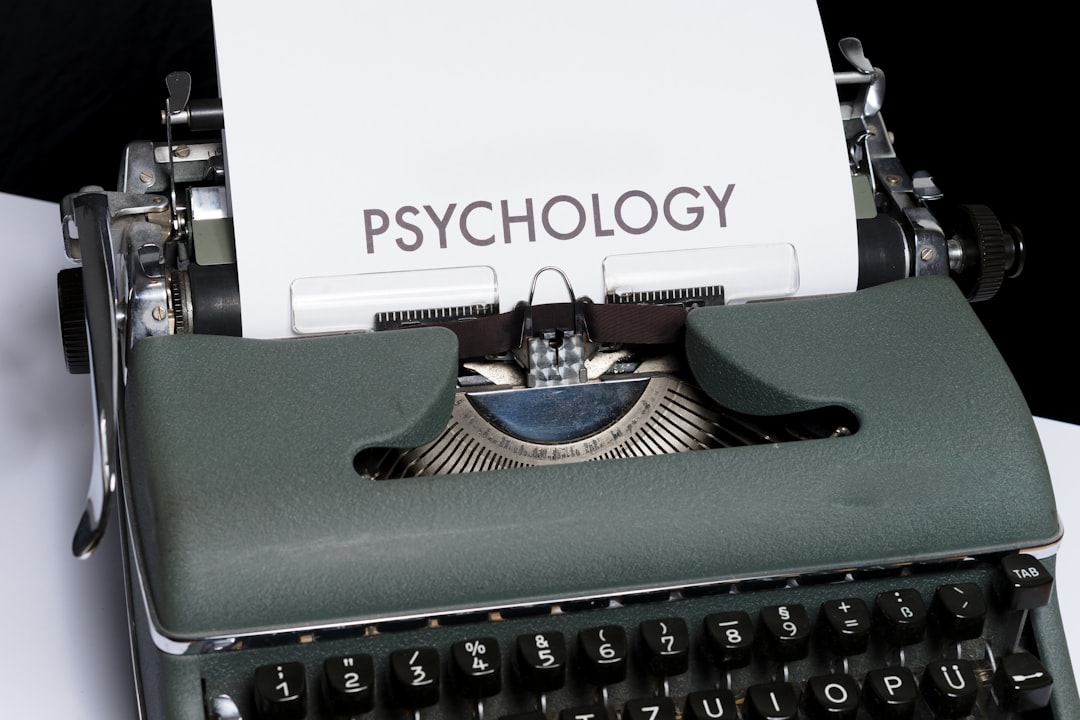 Psihologia persuasiunii: Cele 6 principii ale lui Cialdini aplicate azi
