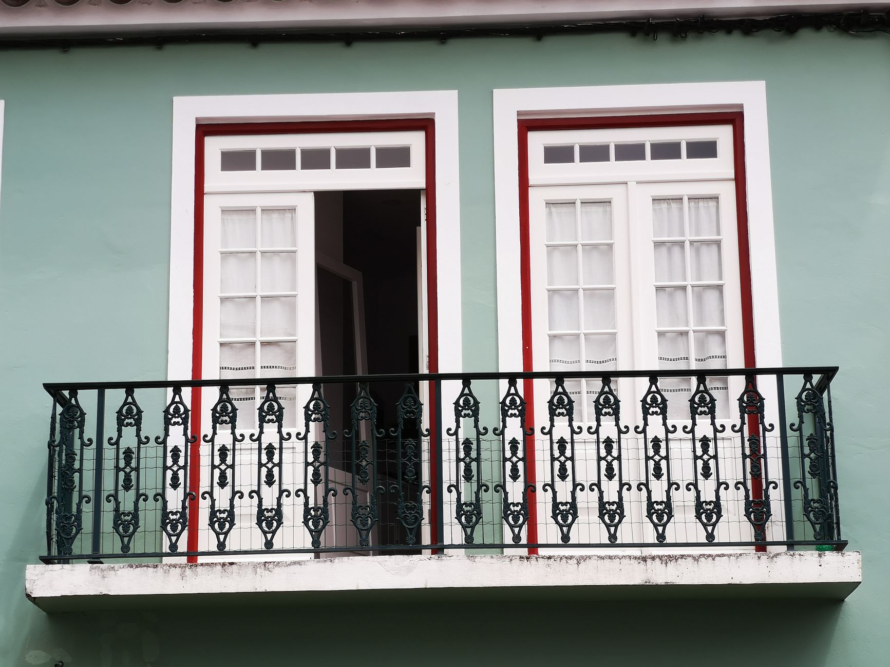Cum organizezi un balcon mic ca zonă de relaxare